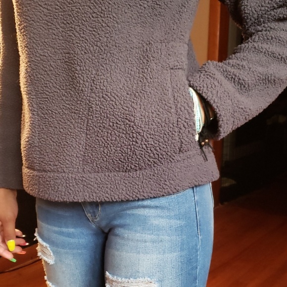 Pullover - Picture 2 of 2